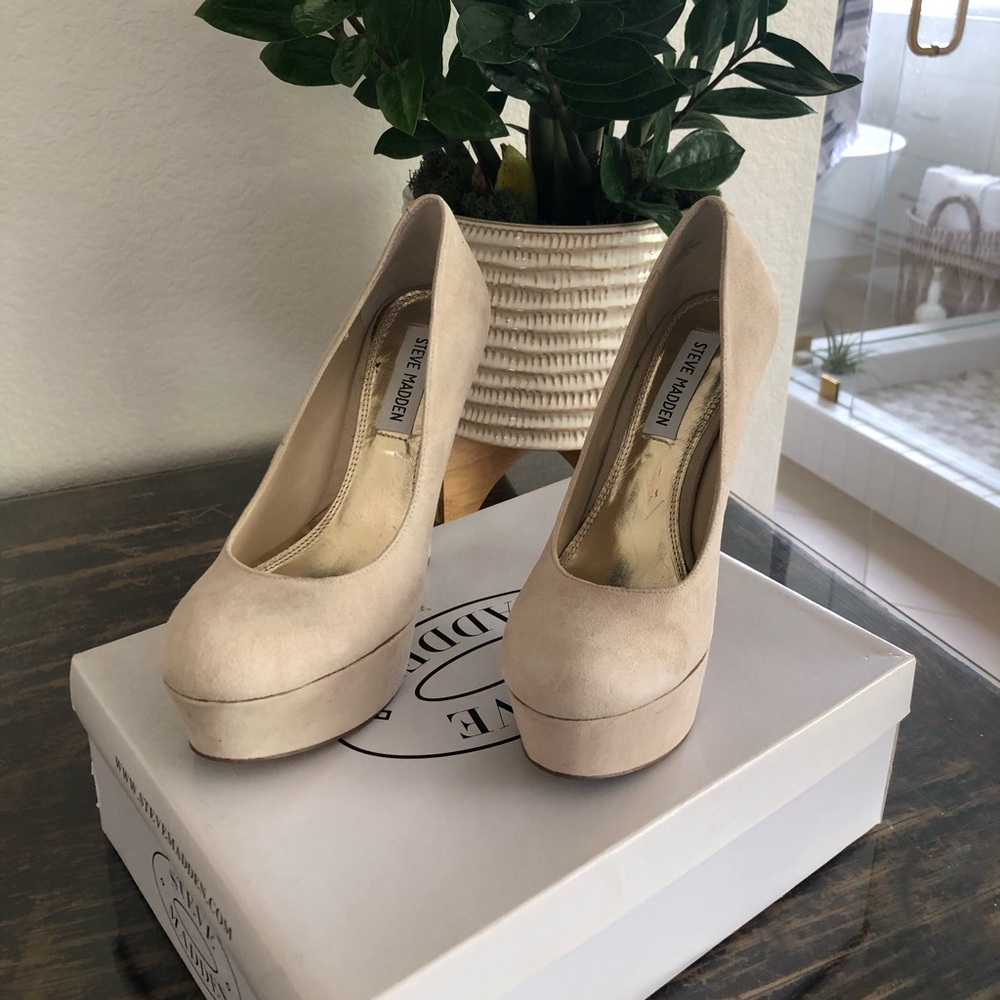 Steve Madden Cream Platform Pumps